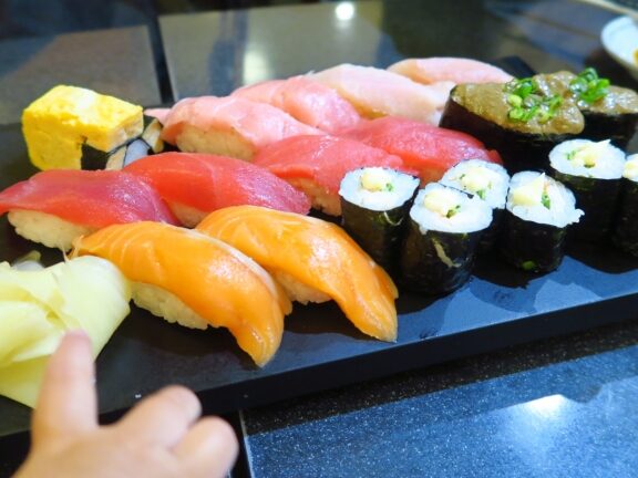お寿司は何歳から食べられる？年齢制限について解説